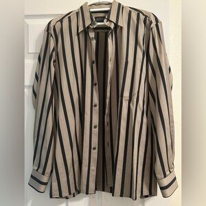 Mens Mirto shirt made in Spain. 15 1/2 inch /16 inch collar. 33 inch sleeves.